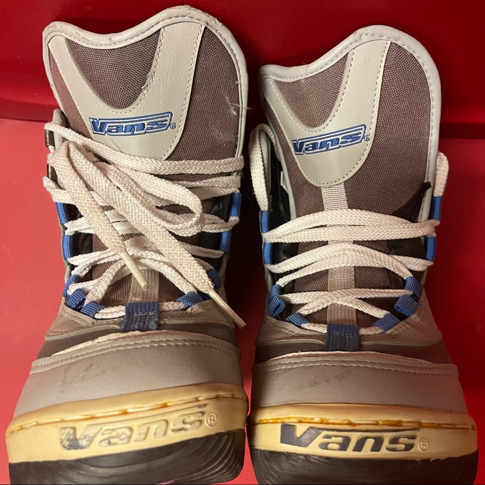 Women’s size 7 Vans Snowboard boots